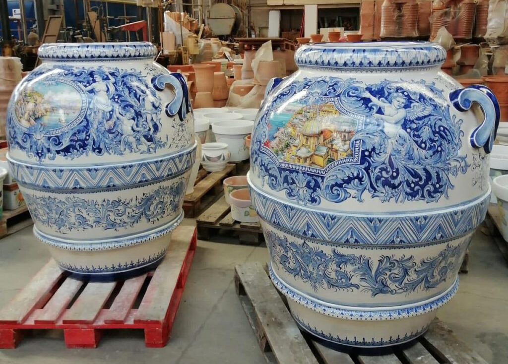 La grande ceramica del maestro Francesco Raimondi di Vietri sul Mare. Decoro classico